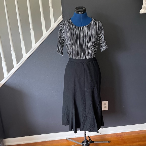 VINCE black and white women’s blouse - Picture 2 of 6